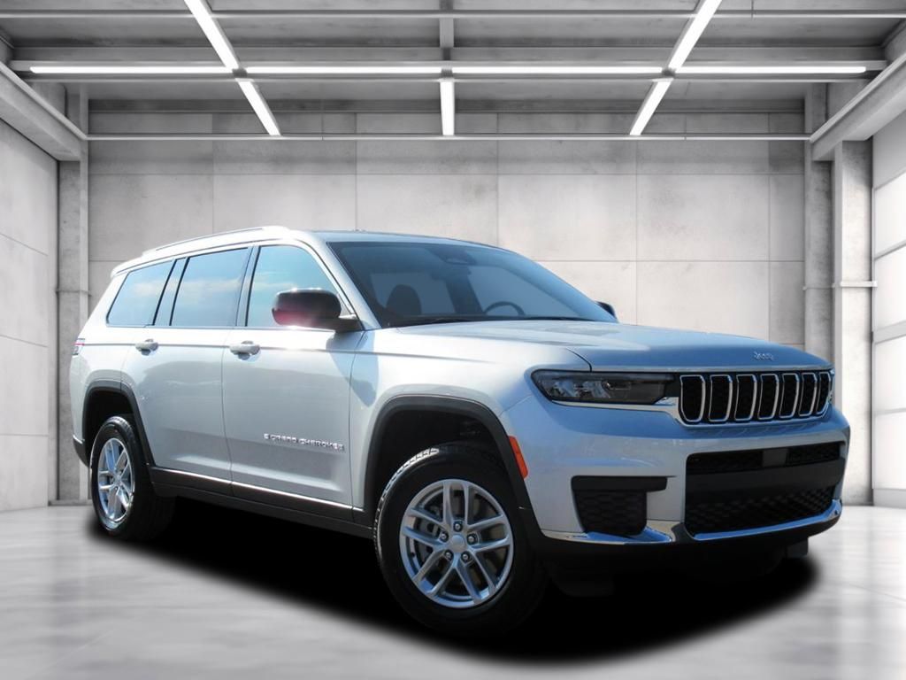 2025 Jeep Grand Cherokee L Laredo's photo