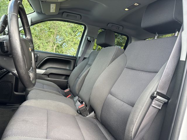 2017 Chevrolet Silverado 1500 LT photo 4