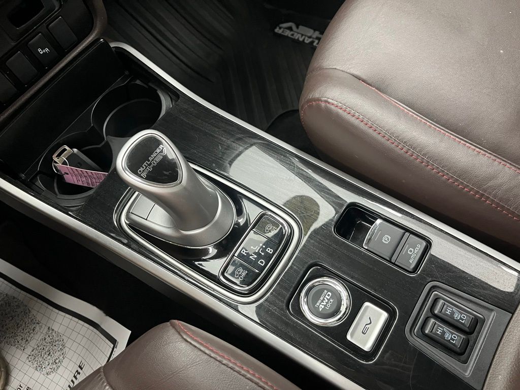 2018 Mitsubishi Outlander PHEV SEL photo 16
