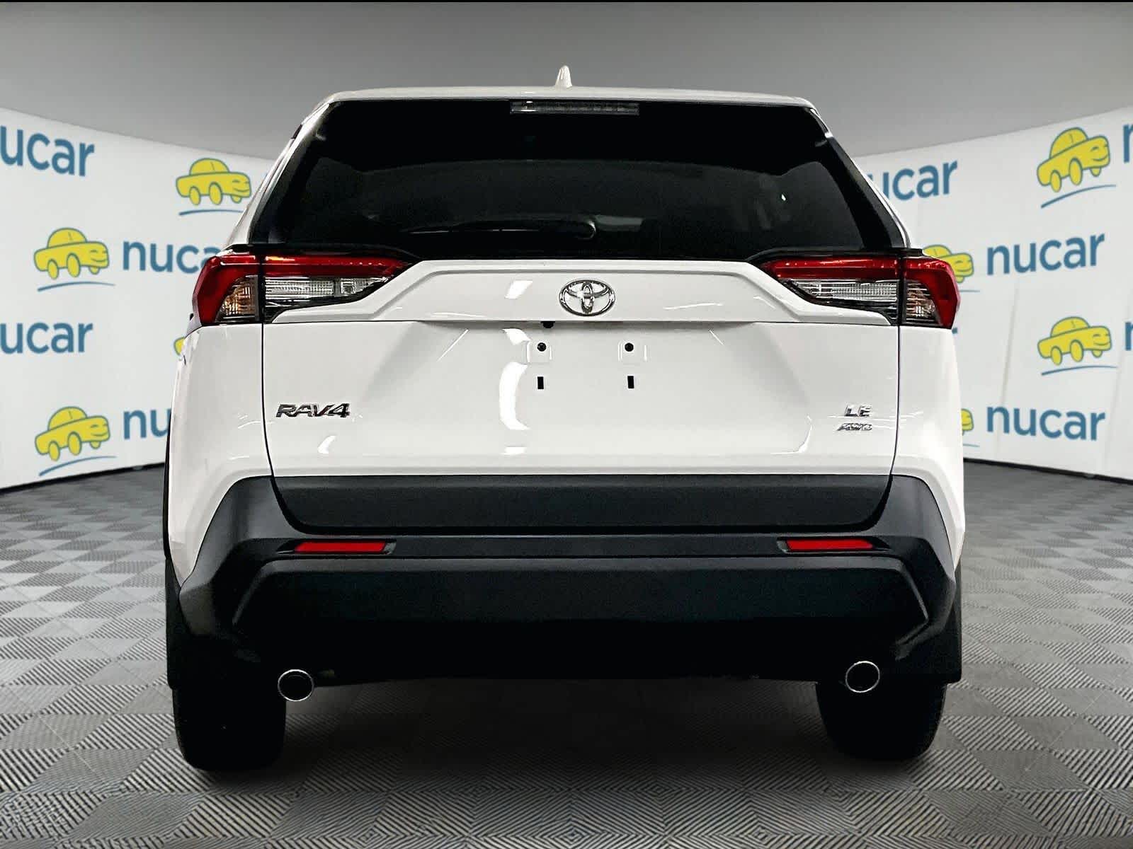 2022 Toyota RAV4 LE photo 3