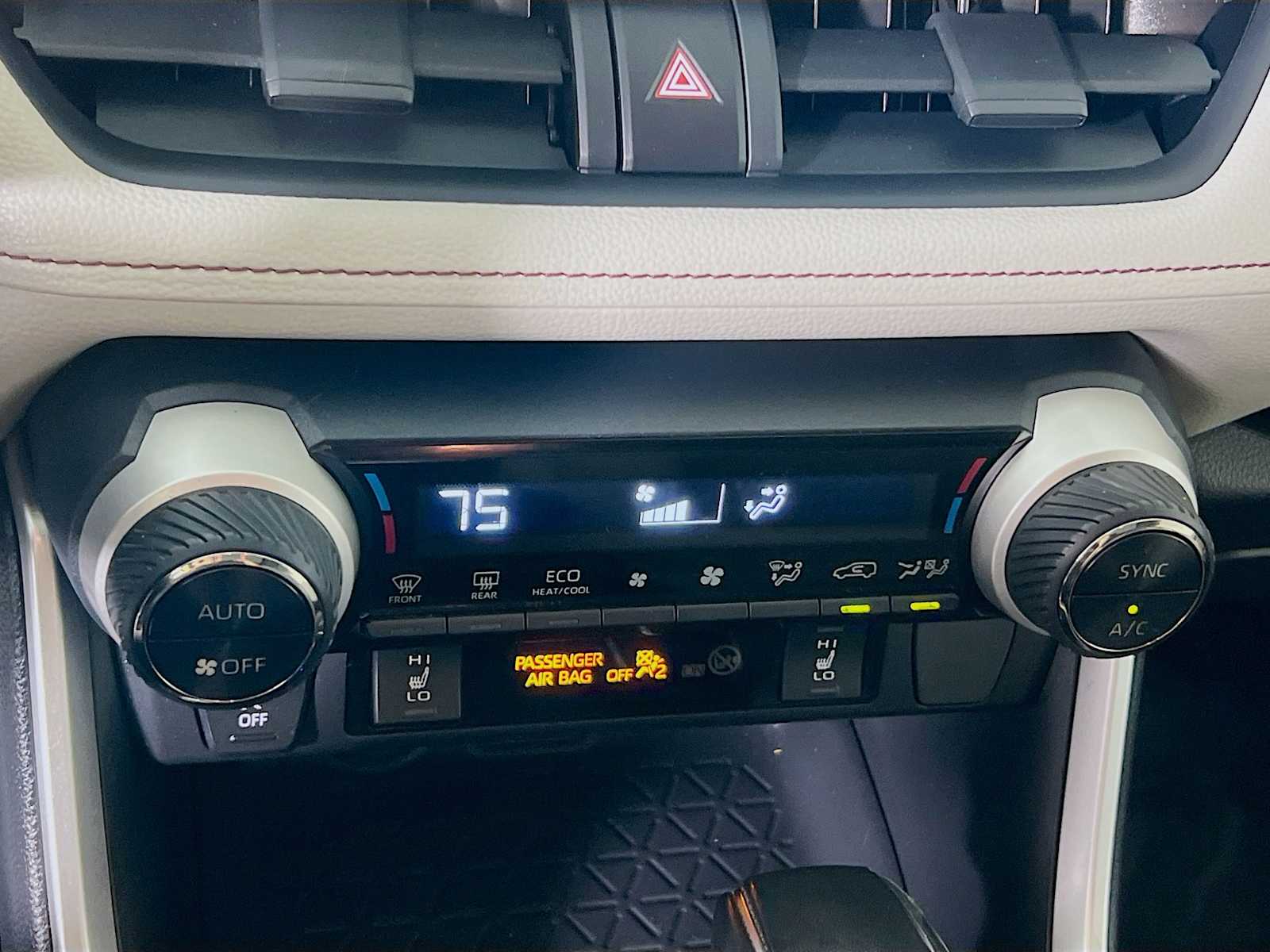 2019 Toyota RAV4 XLE photo 12