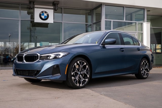 2025 BMW 3 Series 330i's photo