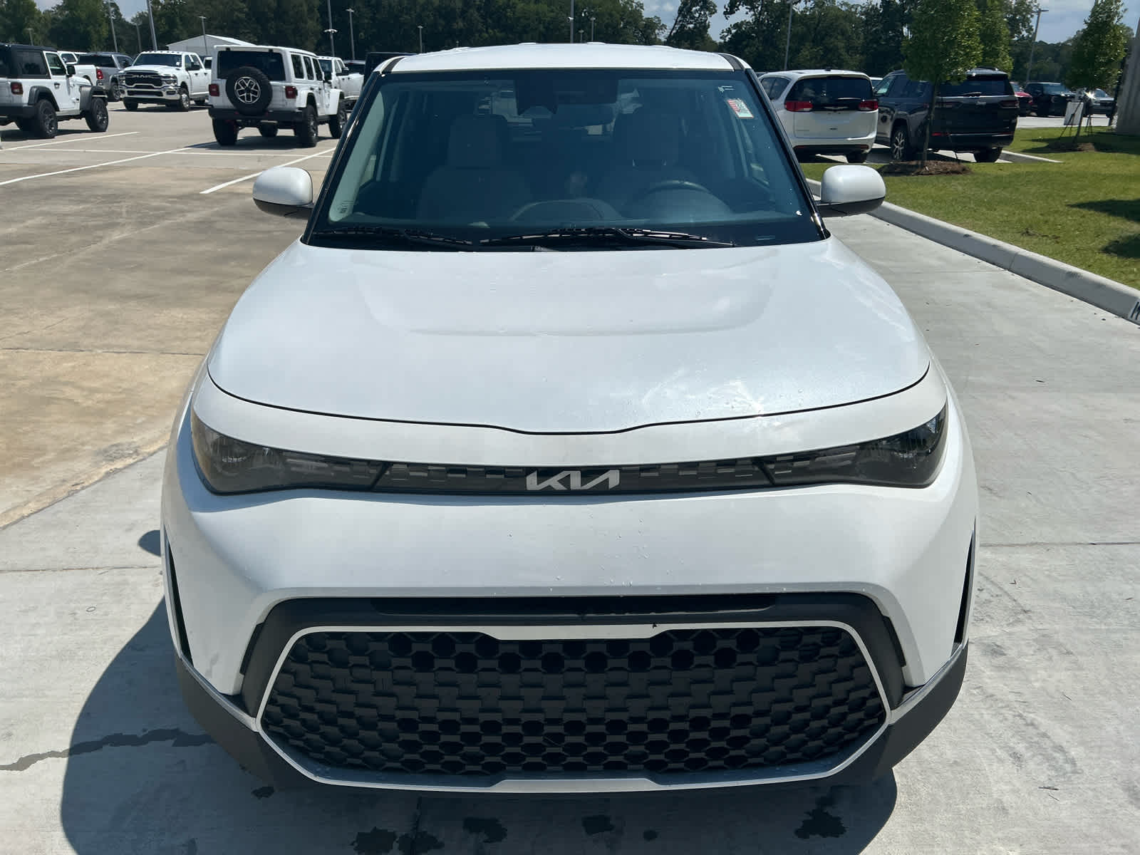 2024 Kia Soul LX photo 2