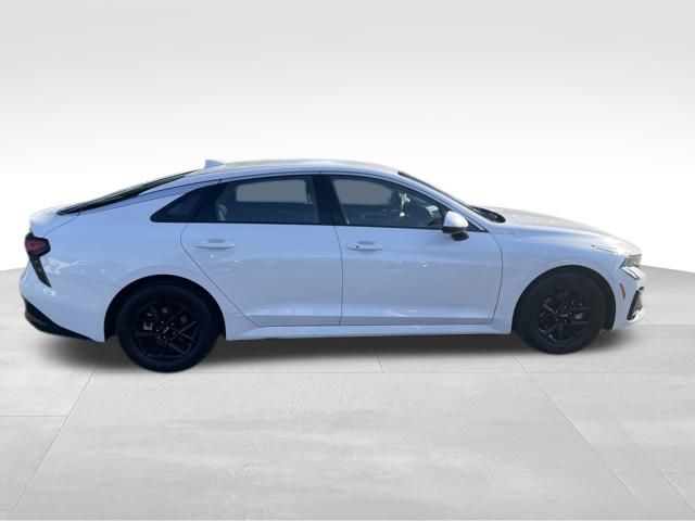2025 Kia K5 LXS photo 4