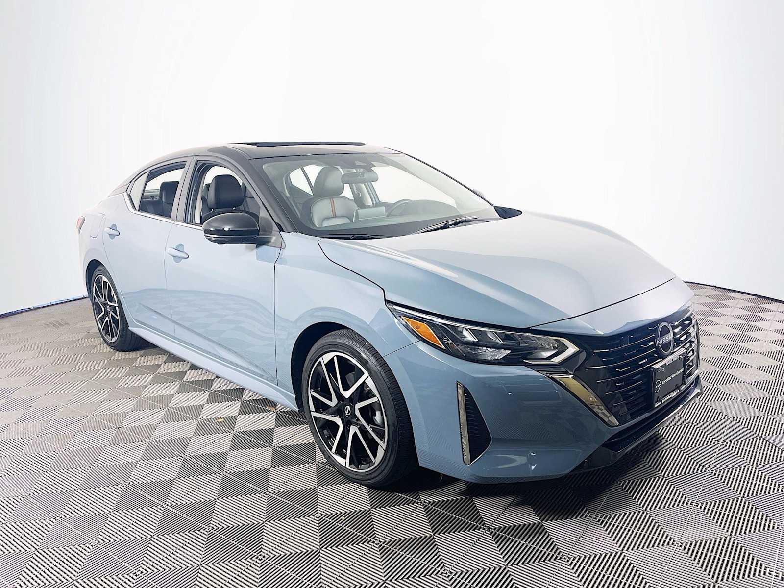 2024 Nissan Sentra SR photo 3