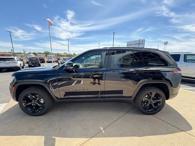2025 Jeep Grand Cherokee Limited photo 2