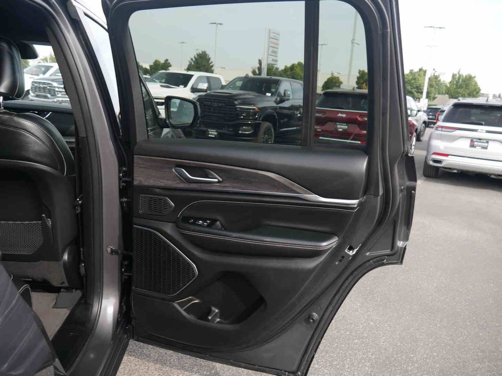 2024 Jeep Grand Cherokee Overland photo 20