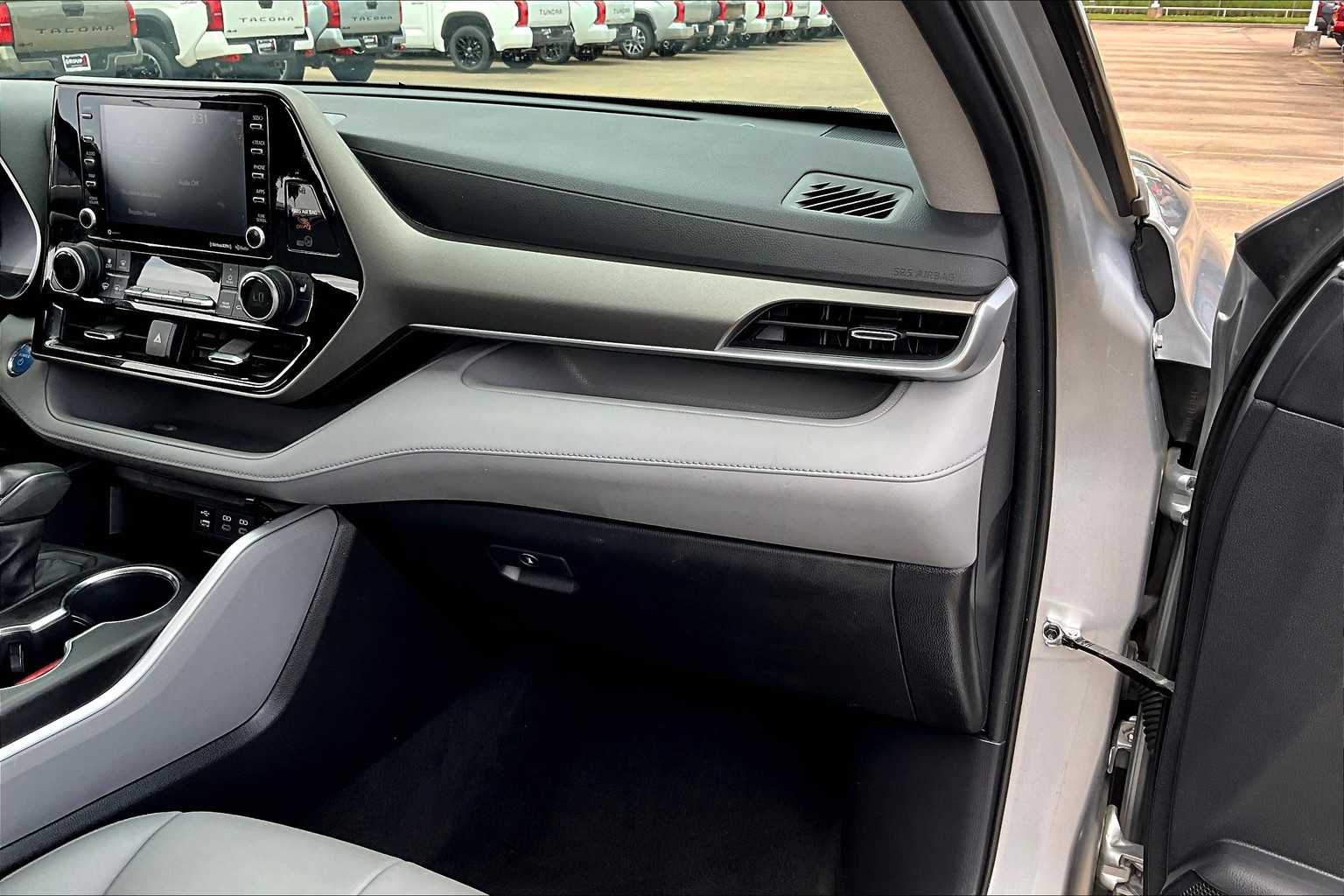 2022 Toyota Highlander Hybrid XLE photo 16