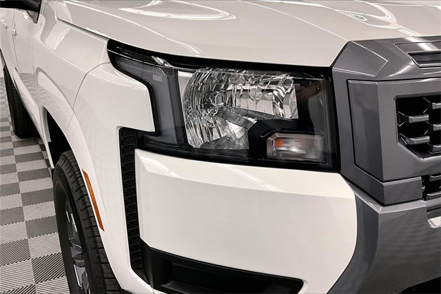 2025 Nissan Frontier SV photo 13