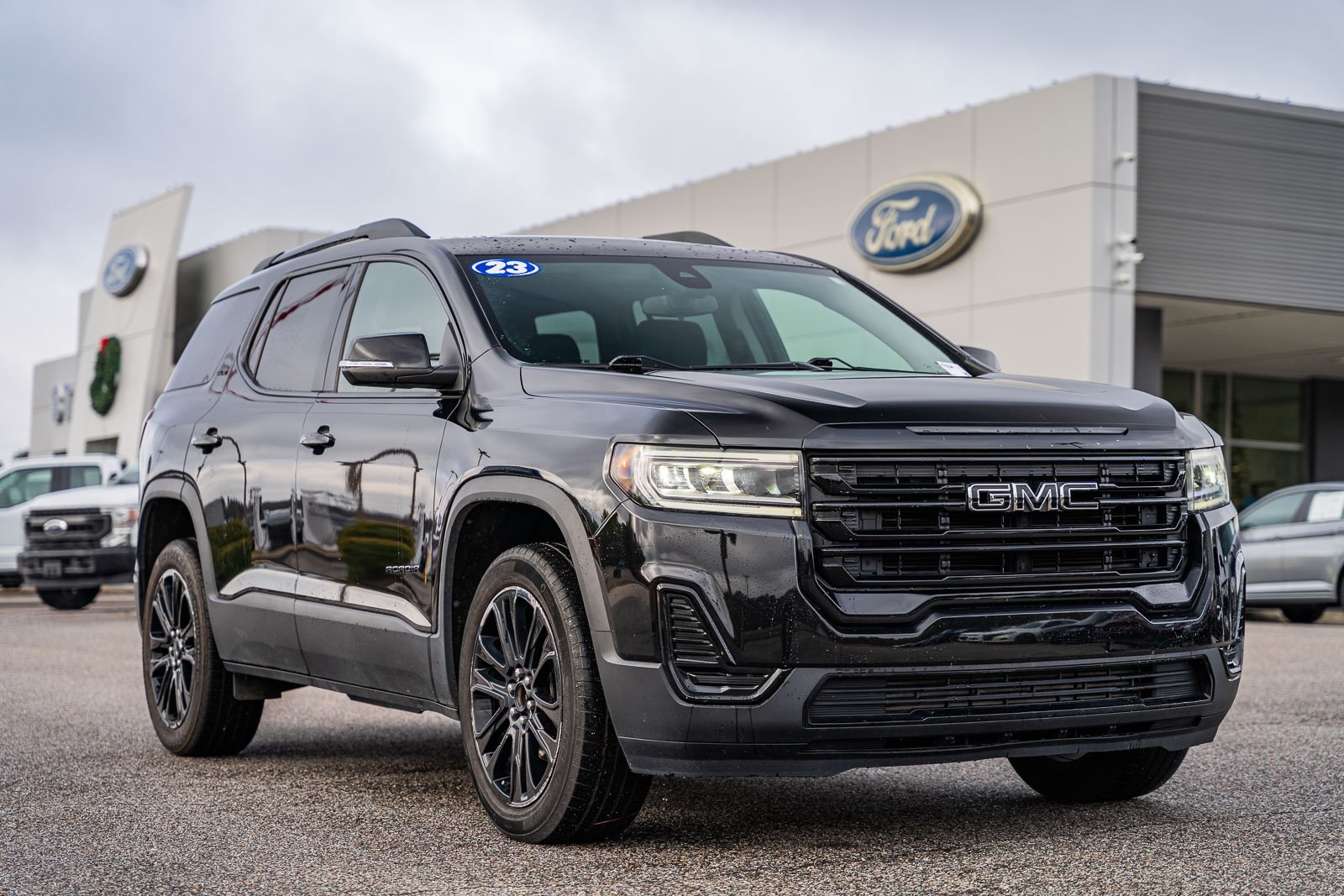 2023 GMC Acadia SLE's photo