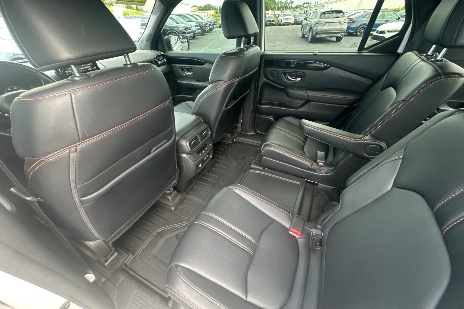 2023 Honda Pilot TrailSport photo 12