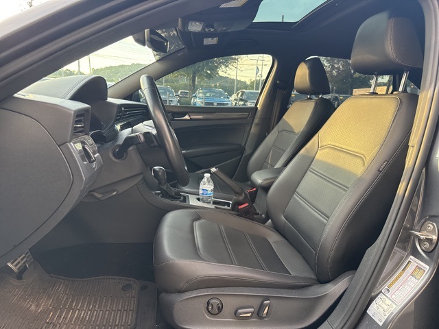 2021 Volkswagen Passat 2.0T R-Line photo 15