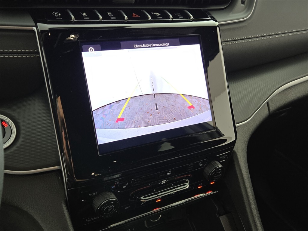 2025 Jeep Grand Cherokee Laredo photo 12
