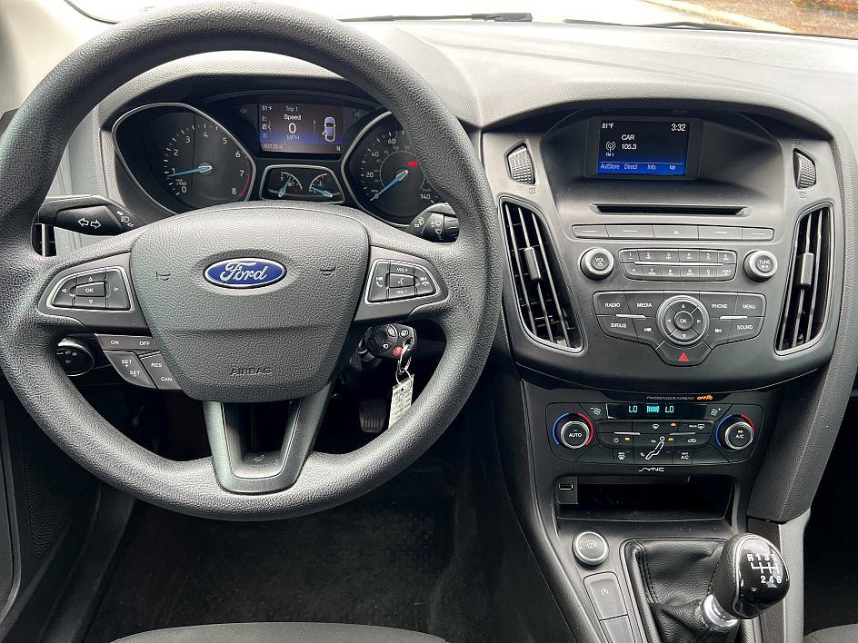 2017 Ford Focus SE photo 16