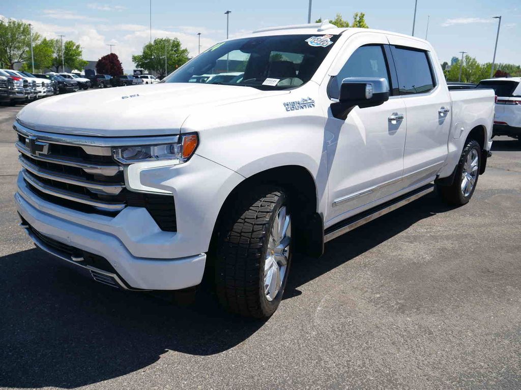 2024 Chevrolet Silverado 1500 High Country photo 3