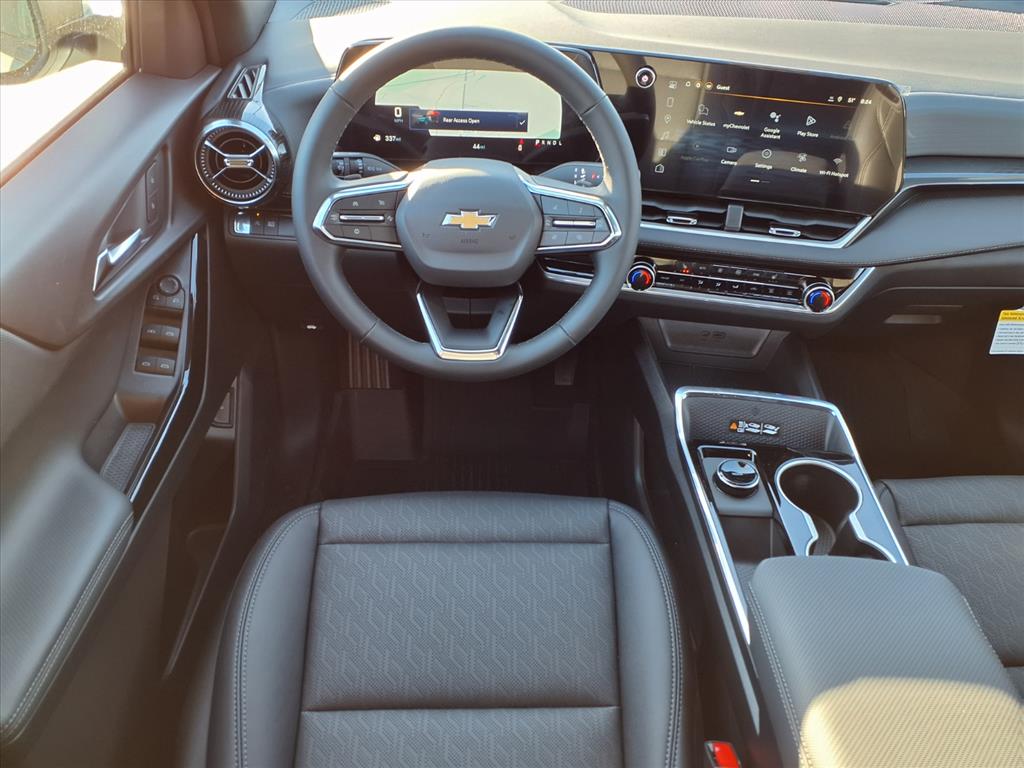 2026 Chevrolet Equinox LT photo 2