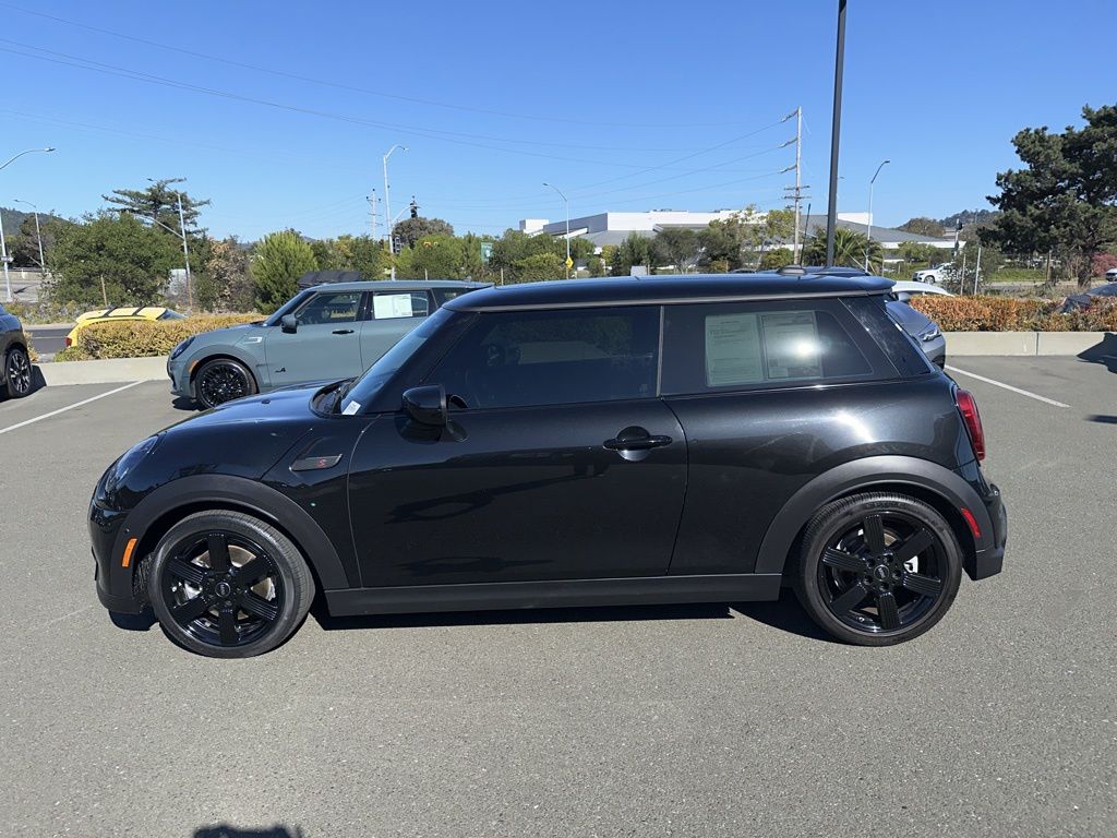 2023 Mini Cooper S Iconic photo 2