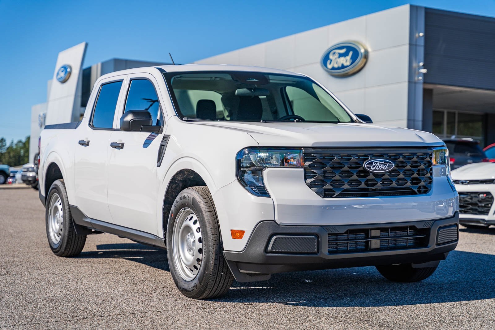 2025 Ford Maverick XL's photo