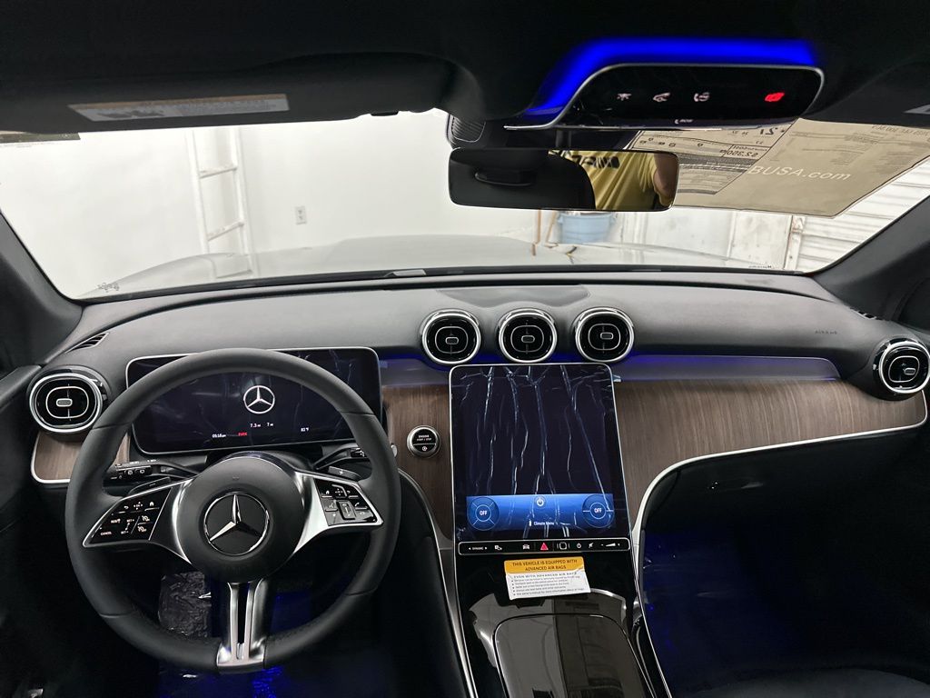 2025 Mercedes Benz GLC 300 photo 12