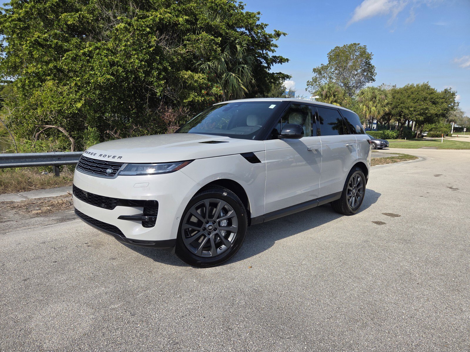 2025 Land Rover Range Rover Sport SE's photo