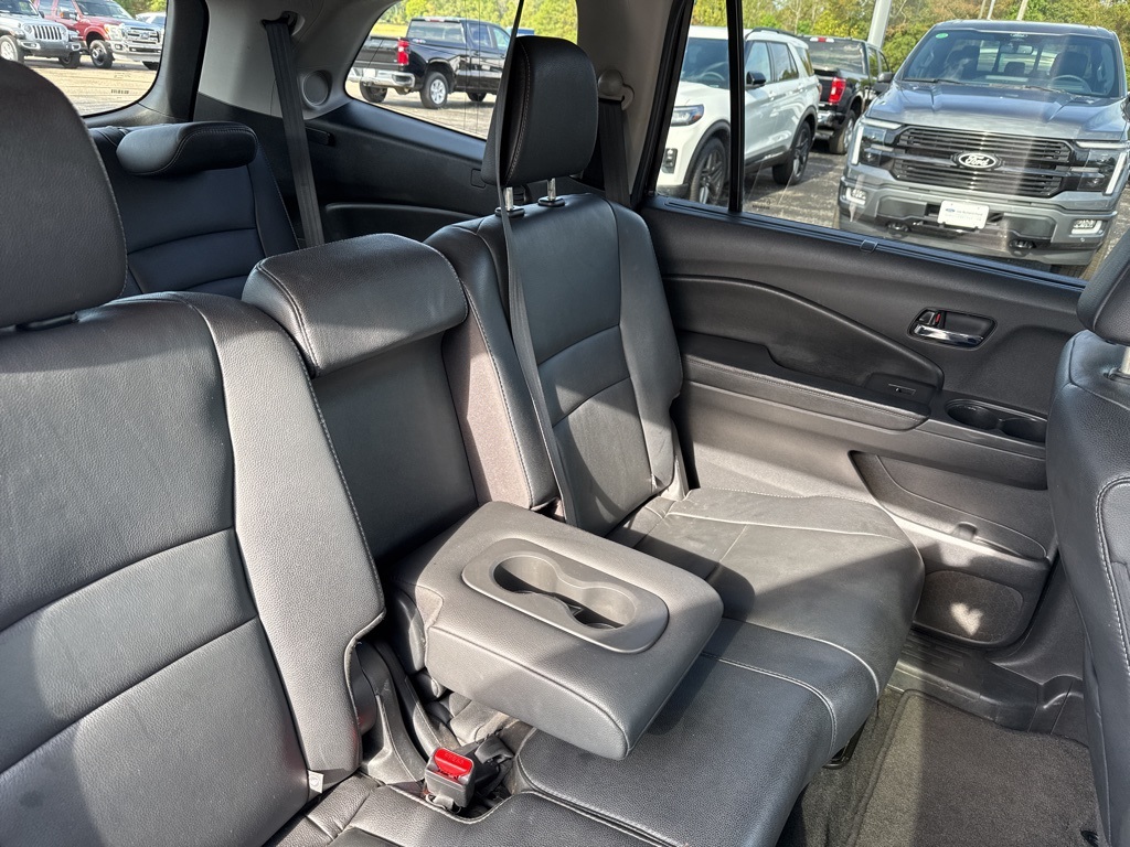 2016 Honda Pilot Touring photo 19