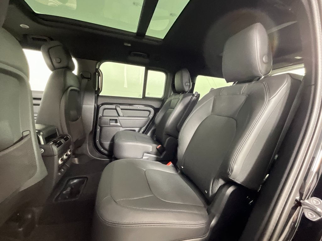 2025 Land Rover Defender 130 S photo 2
