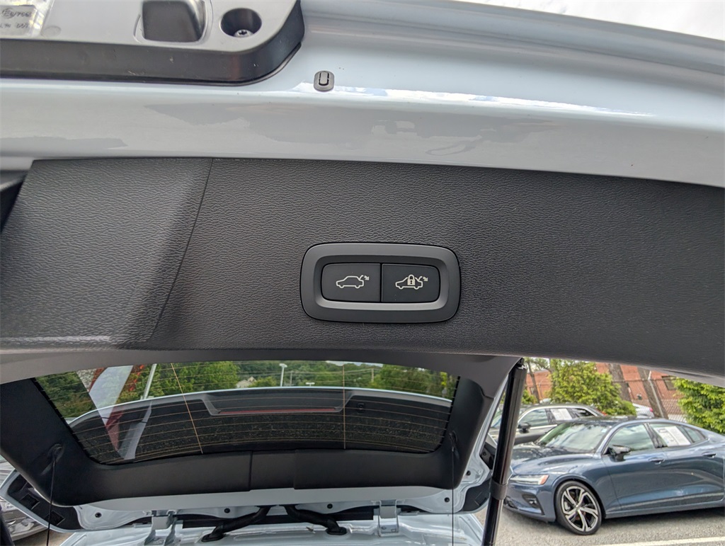 2025 Volvo XC40 photo 5