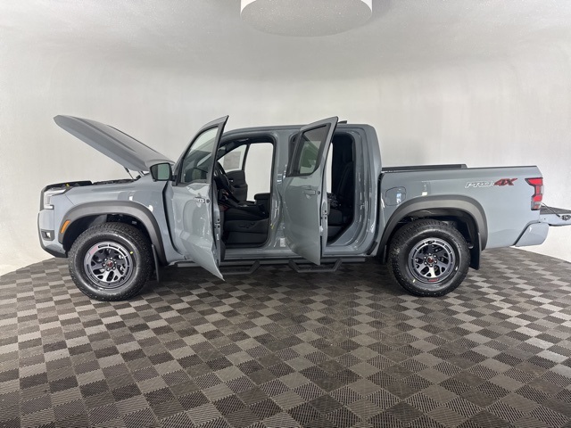 2025 Nissan Frontier PRO-4X photo 9