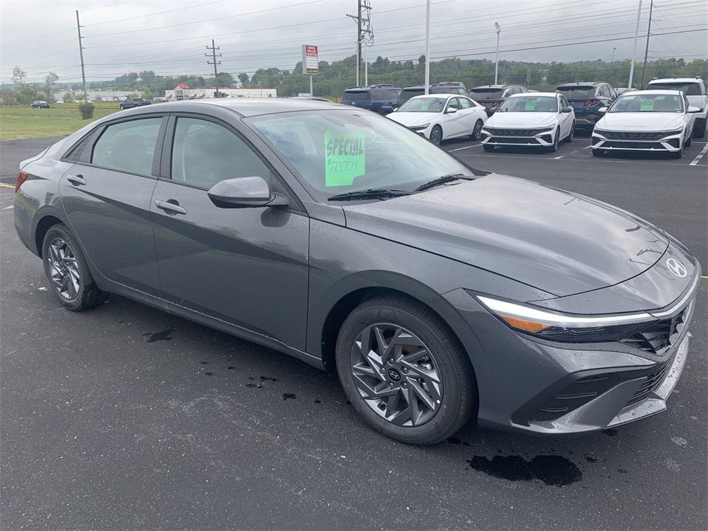 2025 Hyundai Elantra Blue's photo