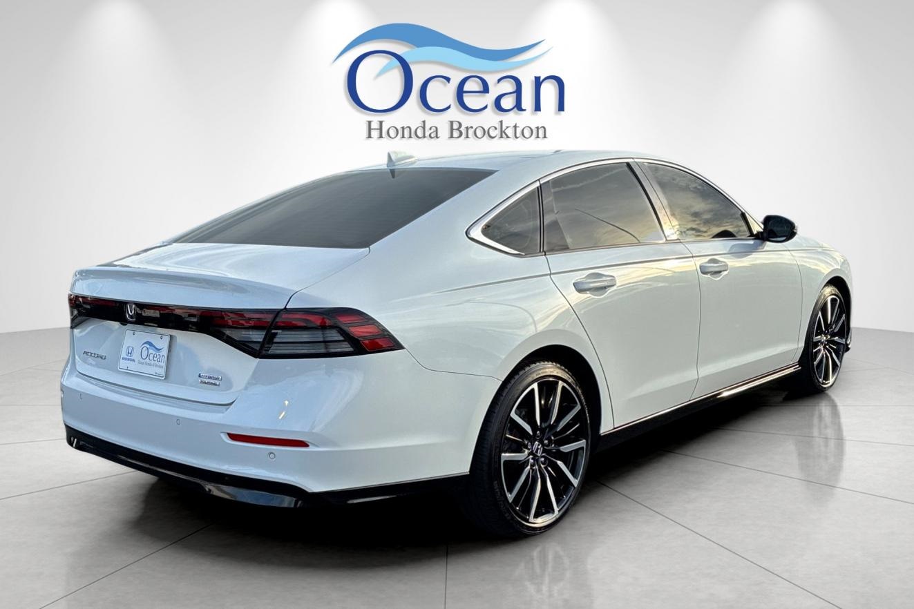 2024 Honda Accord Hybrid Touring photo 3
