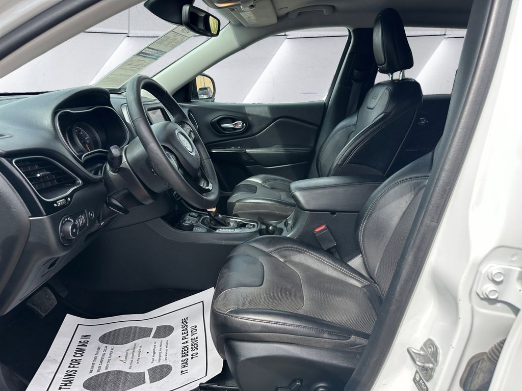 2023 Jeep Cherokee Altitude Lux photo 7