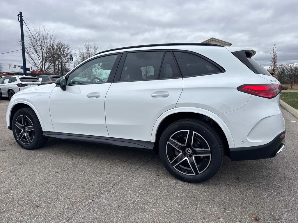 2026 Mercedes Benz GLC 300 4MATIC photo 2