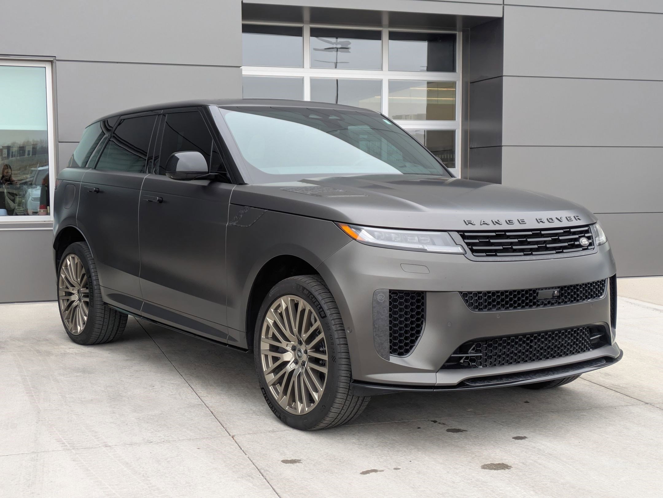 2025 Land Rover Range Rover Sport photo 3