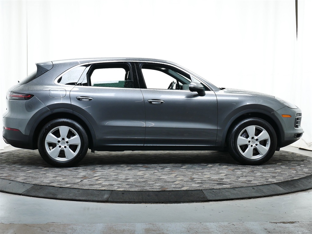 2022 Porsche Cayenne photo 8
