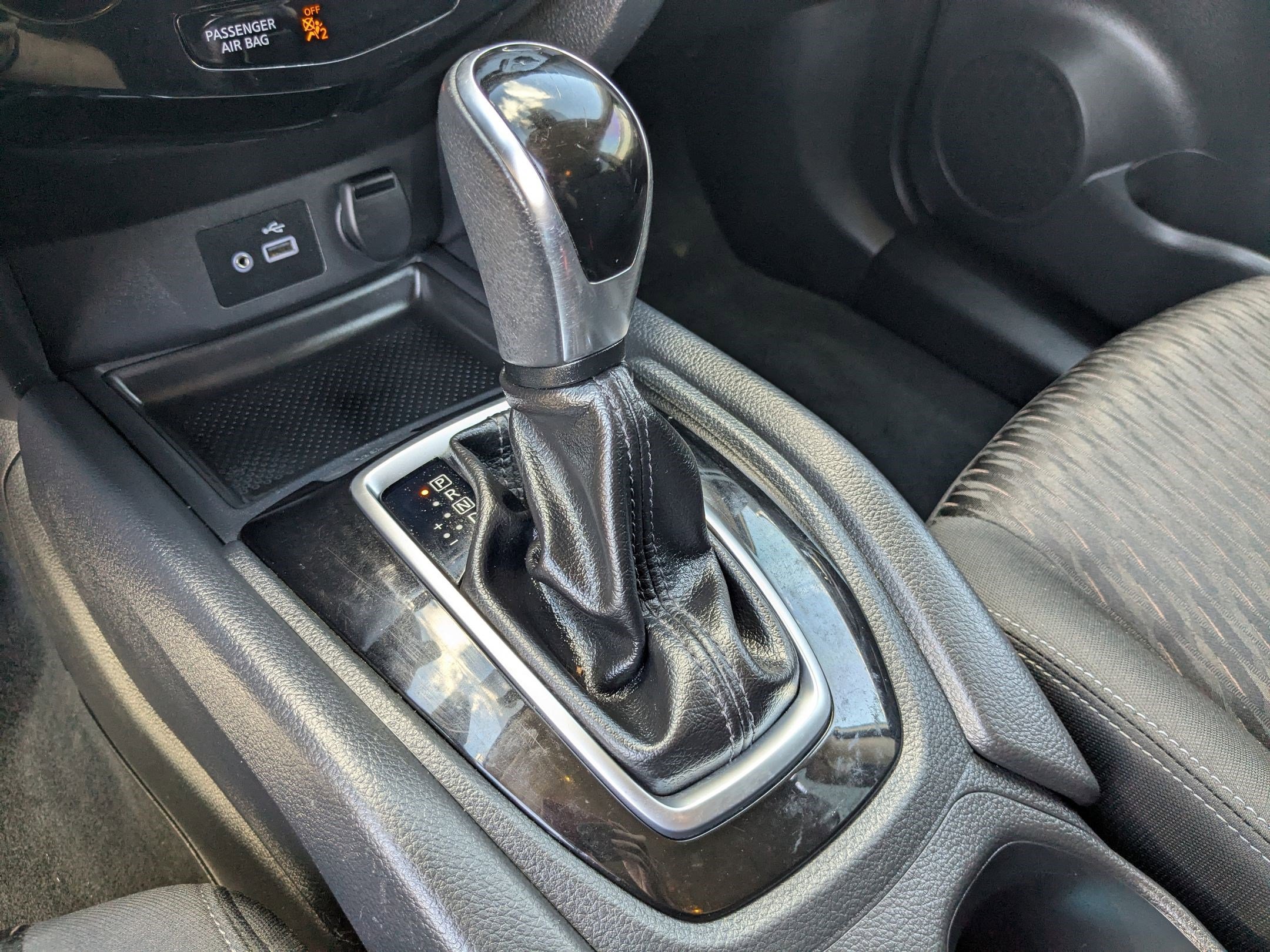 2020 Nissan Rogue SV photo 19