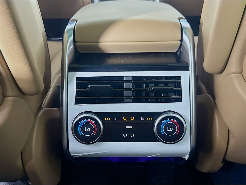 2025 Land Rover Range Rover SE photo 21