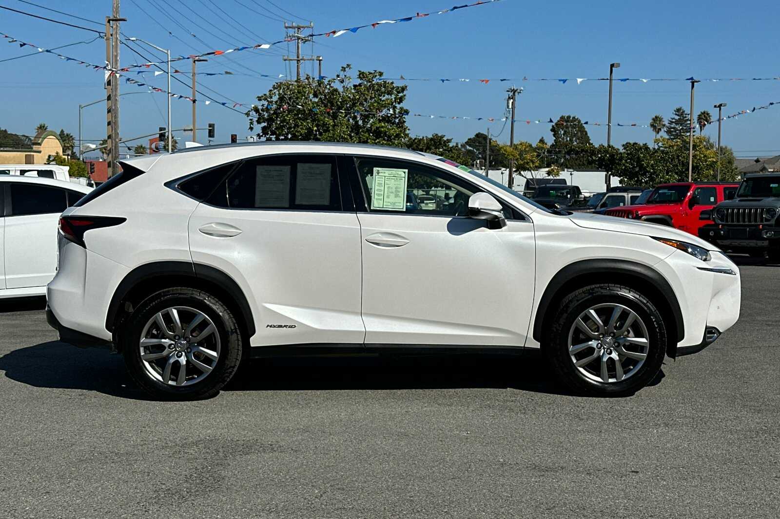 2016 Lexus NX 300h Luxury photo 2