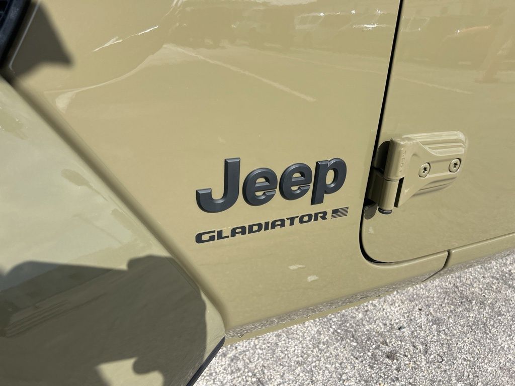 2025 Jeep Gladiator Sport photo 17