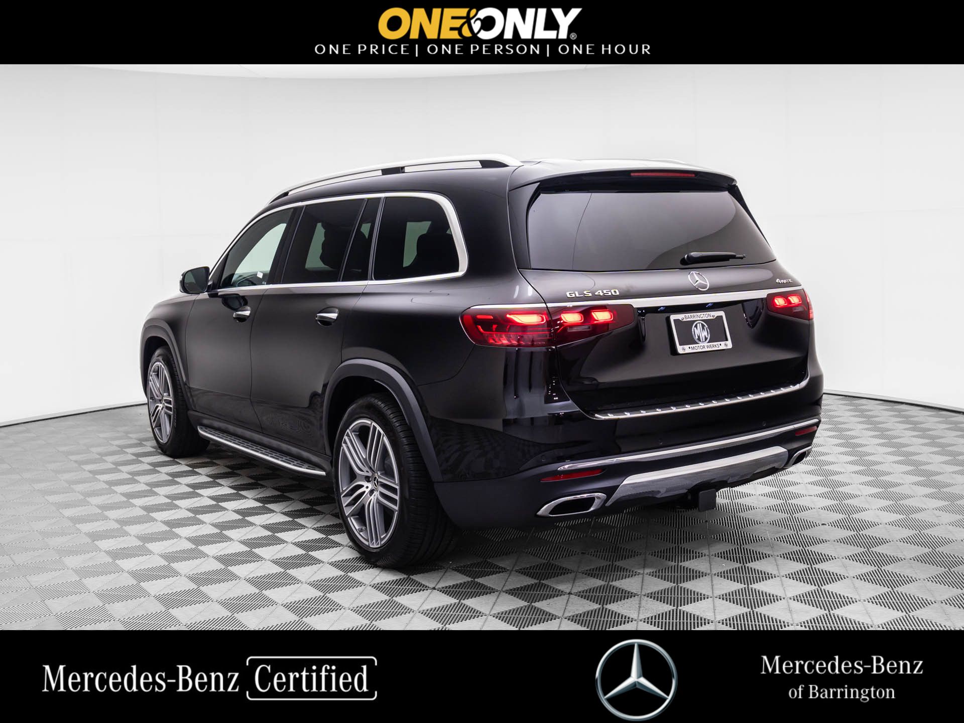 2025 Mercedes Benz GLS 450 4MATIC photo 2