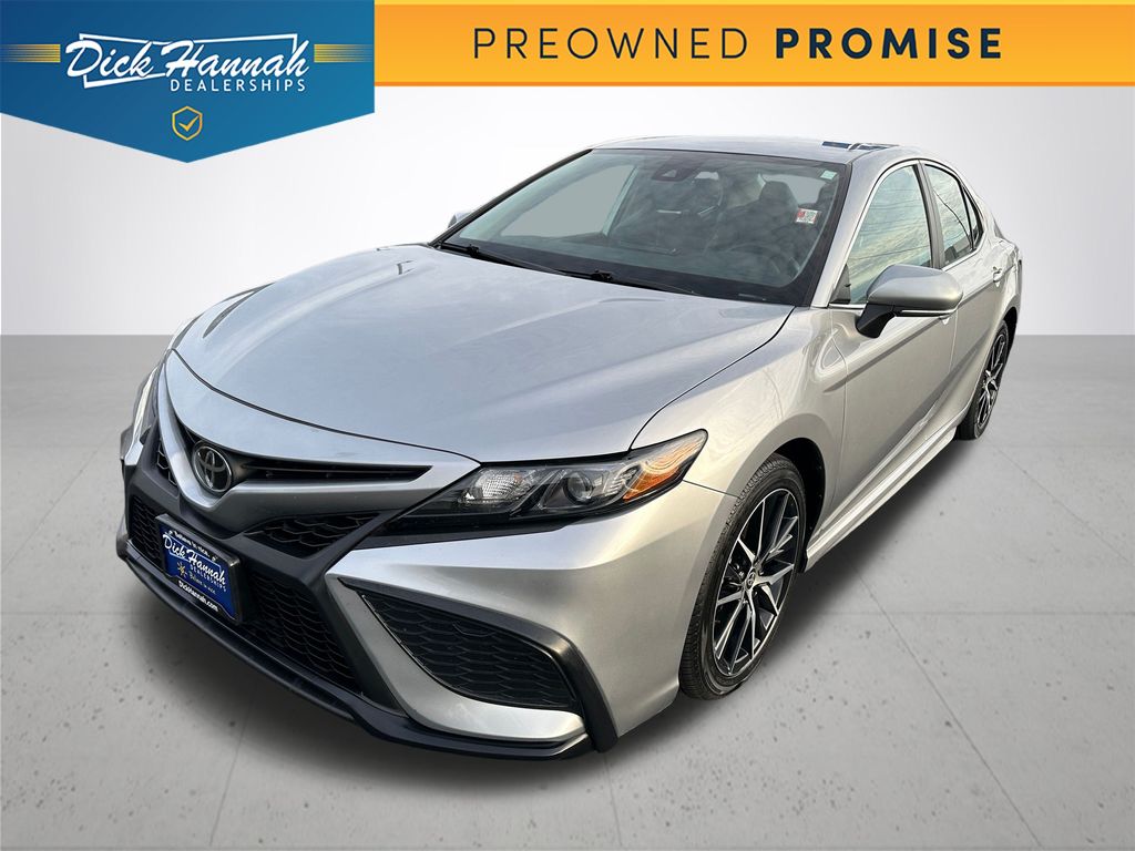 2023 Toyota Camry SE's photo