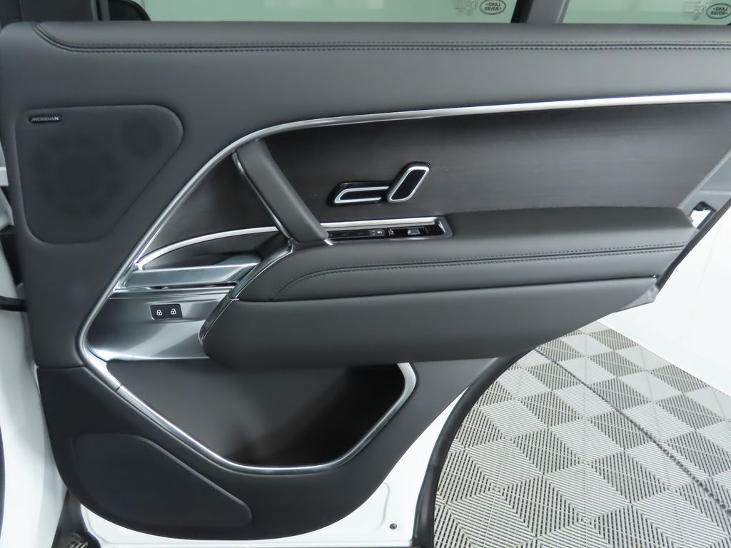 2025 Land Rover Range Rover SE photo 25