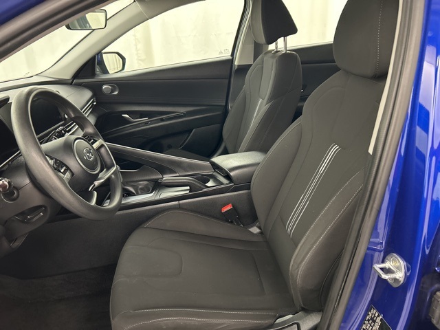2023 Hyundai Elantra SEL photo 5