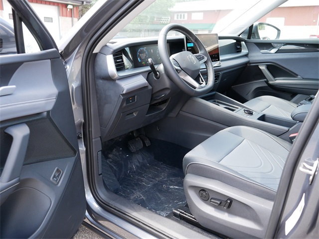 2025 Volkswagen Tiguan SE photo 3