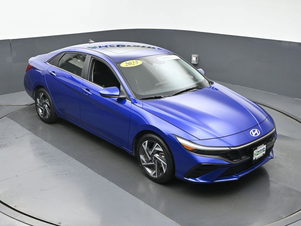 2025 Hyundai Elantra SEL Convenience photo 2