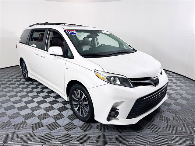 2020 Toyota Sienna Limited's photo