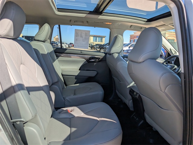 2022 Toyota Highlander Hybrid Platinum photo 8