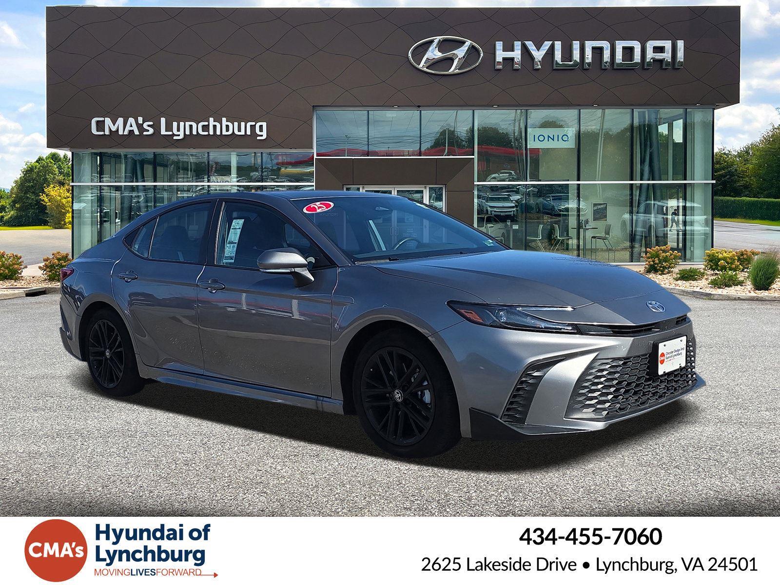 2025 Toyota Camry SE's photo