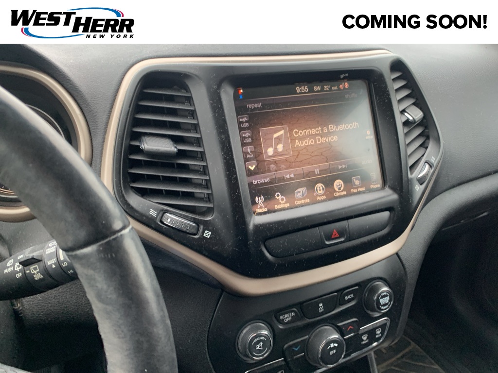 Image of Pre-Owned 2017 Jeep Cherokee Latitude