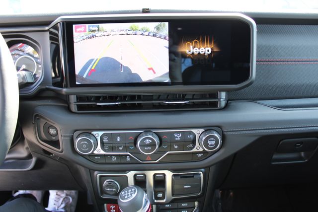 2024 Jeep Wrangler Rubicon photo 22