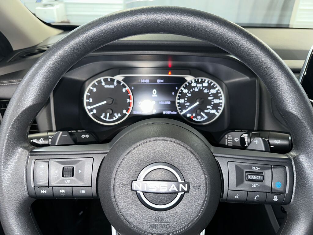 2024 Nissan Rogue SV photo 5
